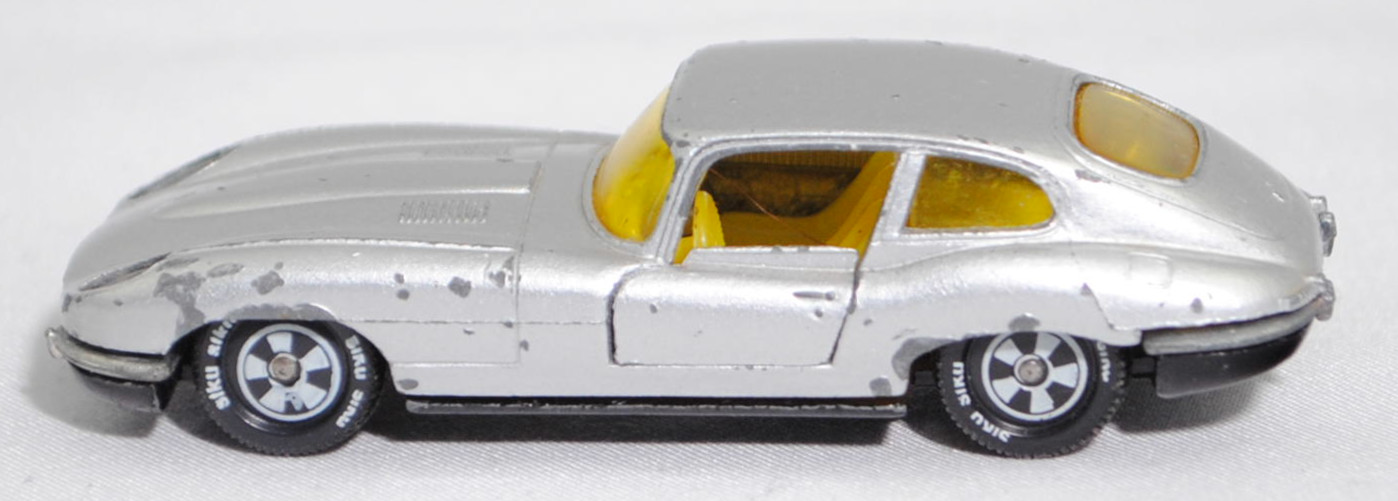 00004 Jaguar E-Type 2+2 SI Coupé 4.2 Liter (Serie 1, Typ 2+2-Sitzer Coupé, Modell 1966-1967), silber, innen gelb, Germ, Verglasung gelb, R10 weiß, SIKU SUPER, 1:61, vsc