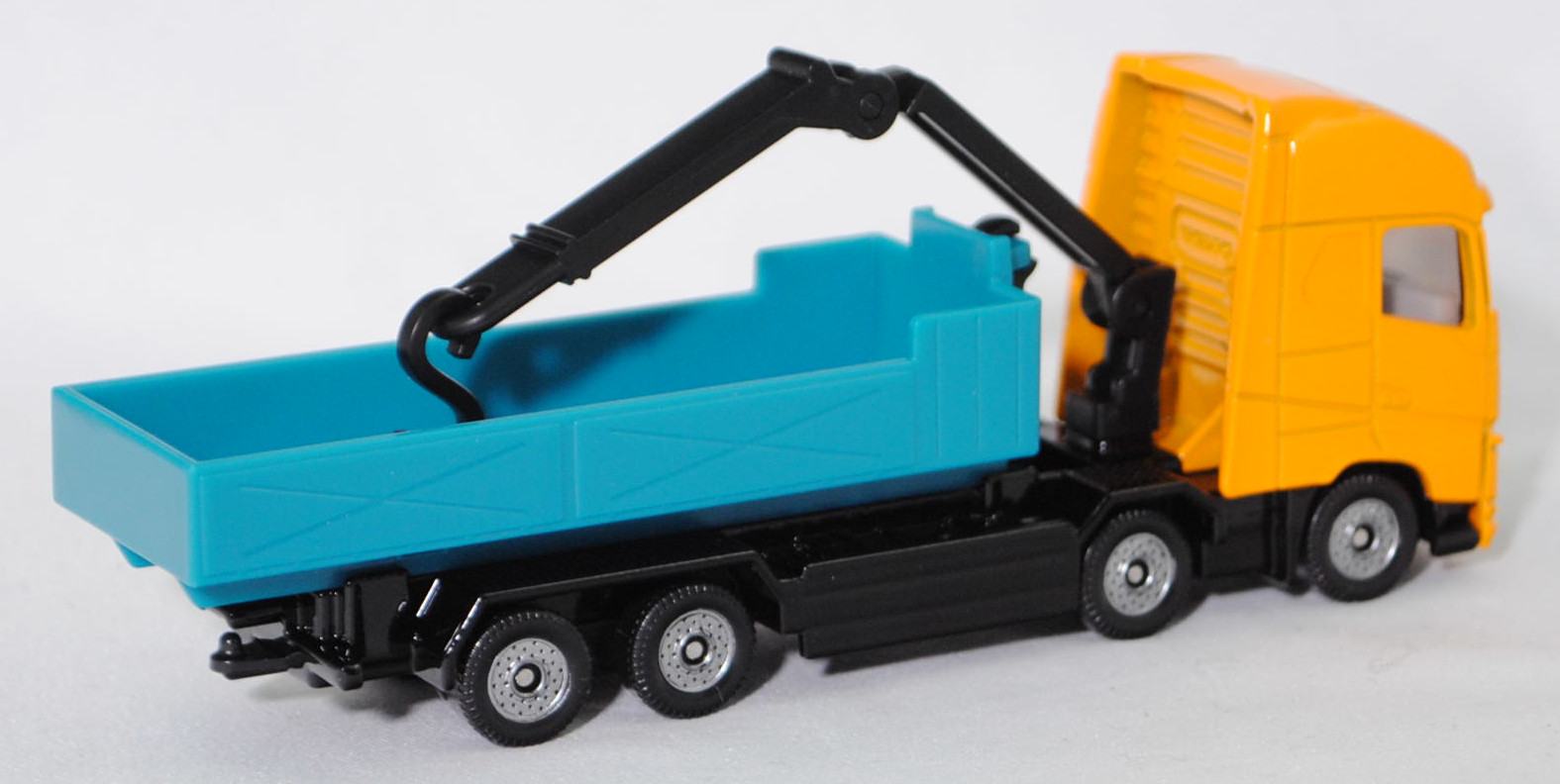 00000 Volvo FH16 750 Globetrotter-XL 8x4 (Modell 2013-2020) Abrollkipper mit Ladekran und Abrollcontainer, melonengelb/schwarz/wasserblau, C36, SIKU SUPER, 1:87, P29f
