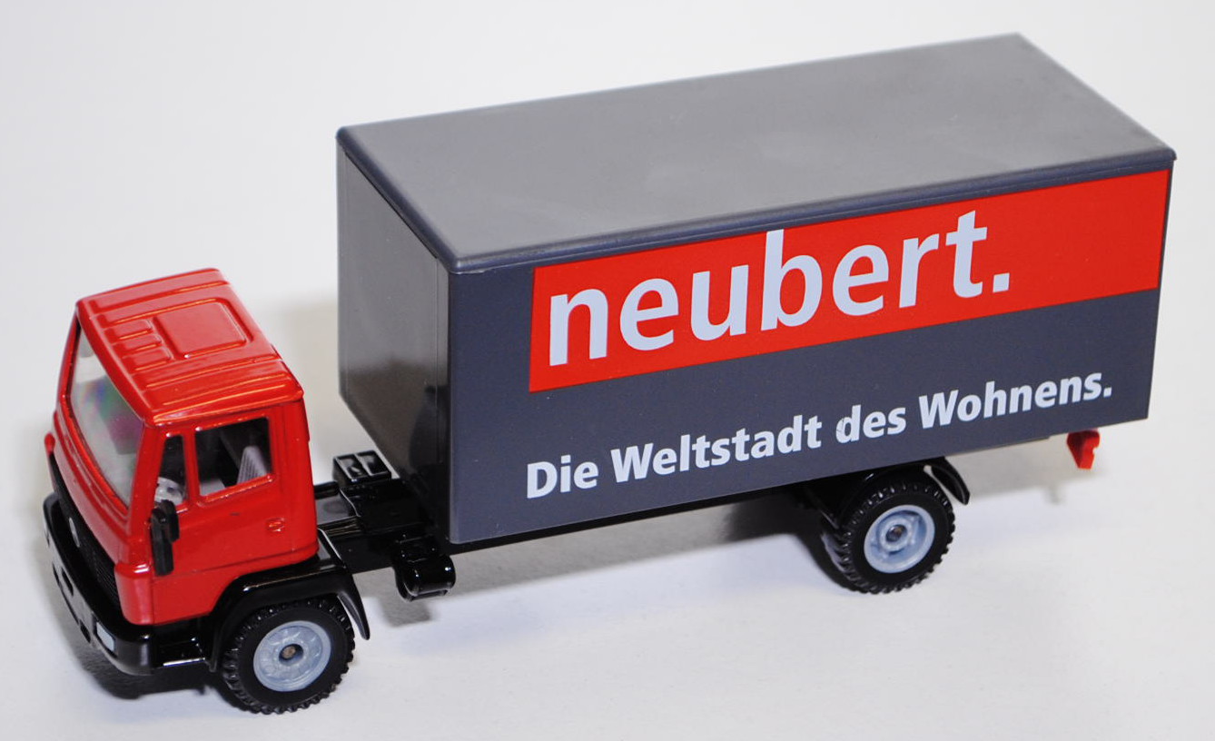 Mercedes LN-2 Koffer LKW, verkehrsrot/schwarz/schiefergrau, neubert. / Die Weltstadt des Wohnens. un