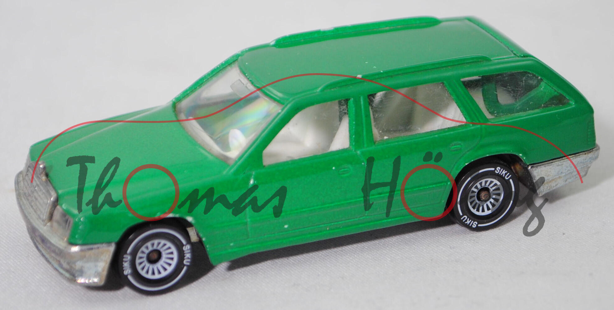 00006 Mercedes-Benz 300 TE (S 124, Modell 1985-1986), verkehrsgrün, SIKU, 1:55, Farbabplatzer