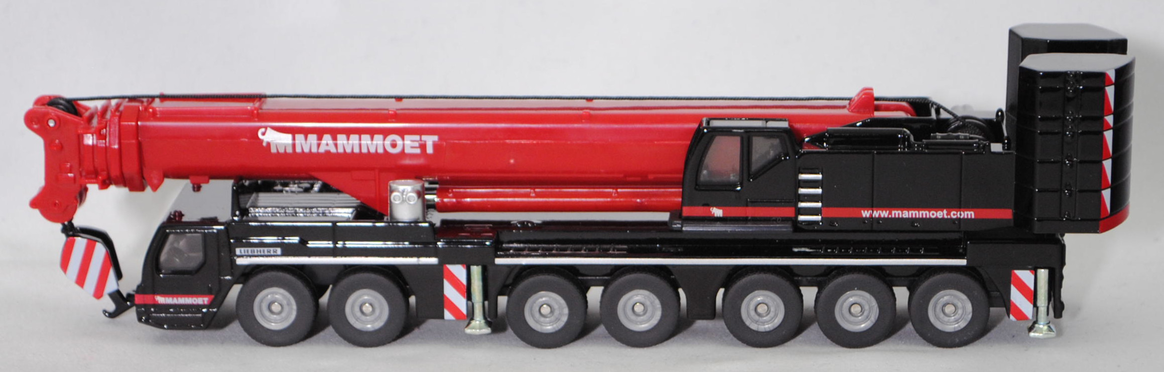 00300 NL LIEBHERR LTM 1400-7.1 Mobilkran (1. Generation, Modell 2005-2022), karminrot/schwarz, MAMMOET / www.mammoet.com, SIKU SUPER, 1:87, Werbeschachtel