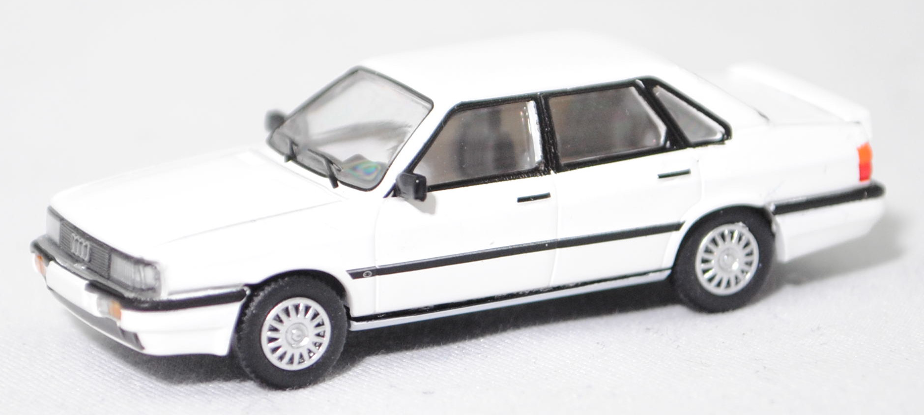 Audi 90 quattro (1. Generation, B2, Typ 85, Facelift 1984, Modell 1984-1986), alpinweiß (L90E), Premium ClassiXXs®, 1:87, mb
