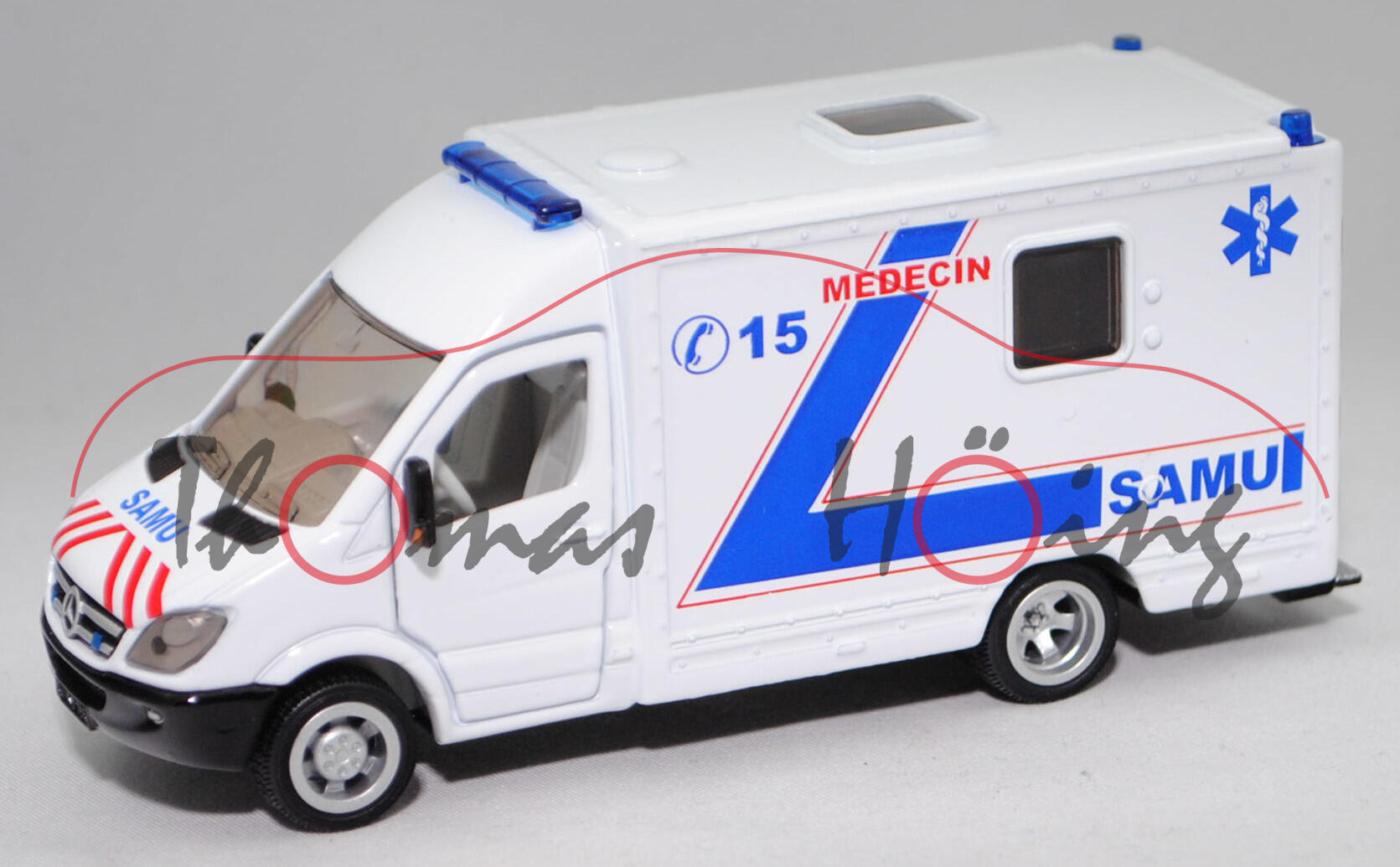 00101 F RTW MB Sprinter II mit Kofferaufbau, reinweiß, MEDECIN / C 15 / SAMU, SIKU, 1:50, L17mpK