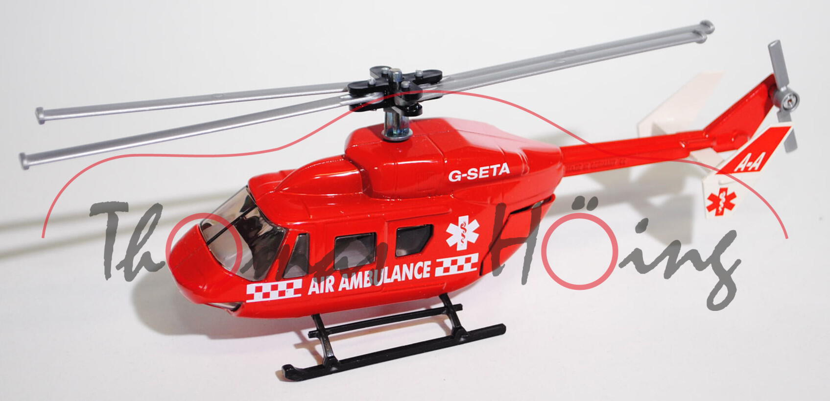 00600 Rettungs-Hubschrauber BK 117, verkehrsrot, AIR AMBULANCE / G-SETA, 1:55, L16, GB