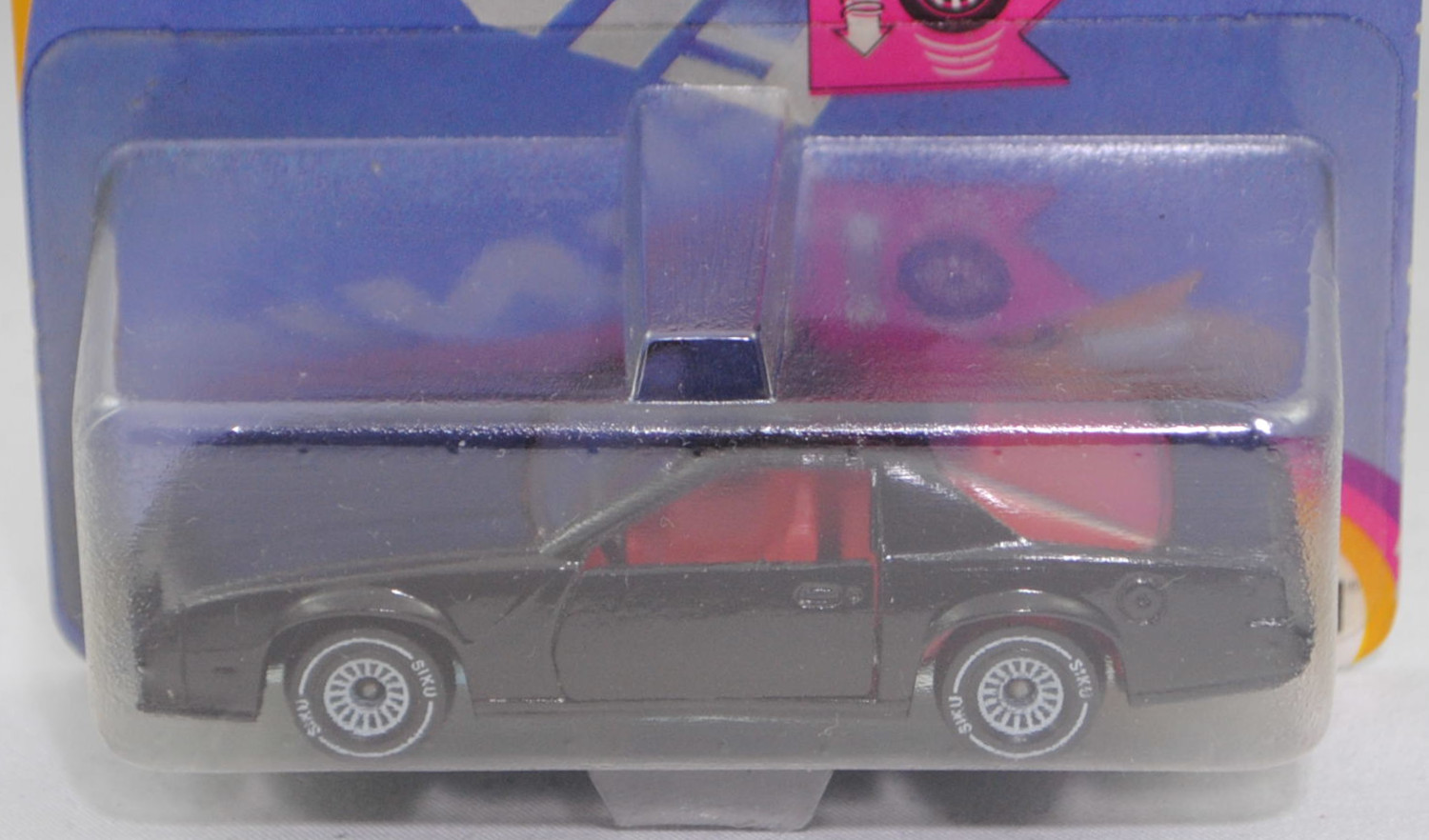 00002 Chevrolet Camaro Berlinetta 5.0L V8 (3. Generation, Vorfacelift, Modell 1982-1984), schwarz, Bpr. CAMARO Z 28, W-Germ, Chassis chrom, ohne CE-Zeichen, B4, SIKU SUPER, 1:59, P21 gekürzt