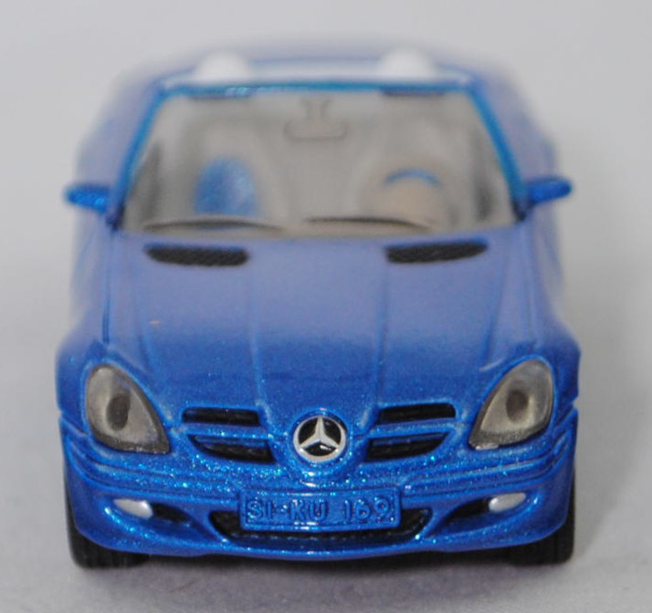 00008 Mercedes-Benz SLK 350 (interne Baureihenbezeichnung R 171, Vor-MoPf, Modell 2004-2008), verkehrsblaumetallic, innen weiß/blaumetallic, Bpr. 1002, SIKU SUPER, 1:55, m