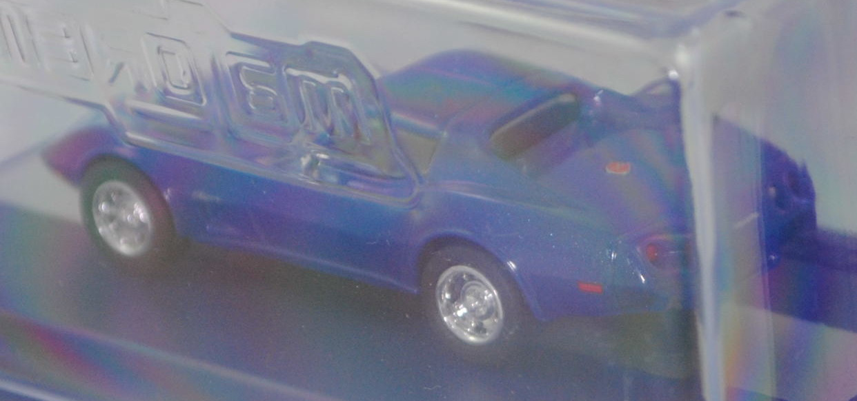 Chevrolet Corvette Stingray Coupé (3. Generation, C3, Änderungen 1975 zum Modelljahr 1976, Modell 1975-1976), hell-kobaltblaumetallic, majorette, 1:64, PC-Box im Blister (Collection)