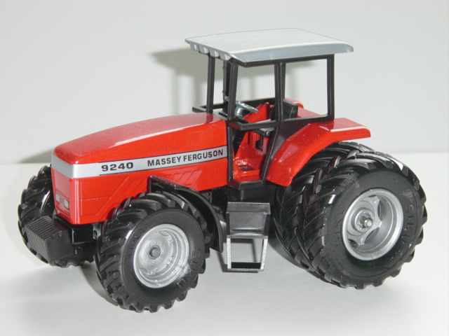 Massey Ferguson 9240 Traktor mit Zwillingsbereifung, verkehrsrot