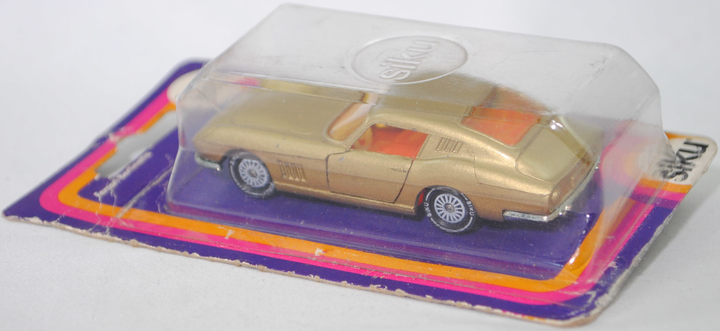 00005 Ferrari Berlinetta 275 GTB (Tipo 563, 2. Serie, Long Nose / Lange Nase, Modell 1965-1966), goldmetallic, Frontscheinwerfer integriert, Bpr. 1012, W-Germ, R11, SIKU SUPER, 1:56, P17 (s/w)