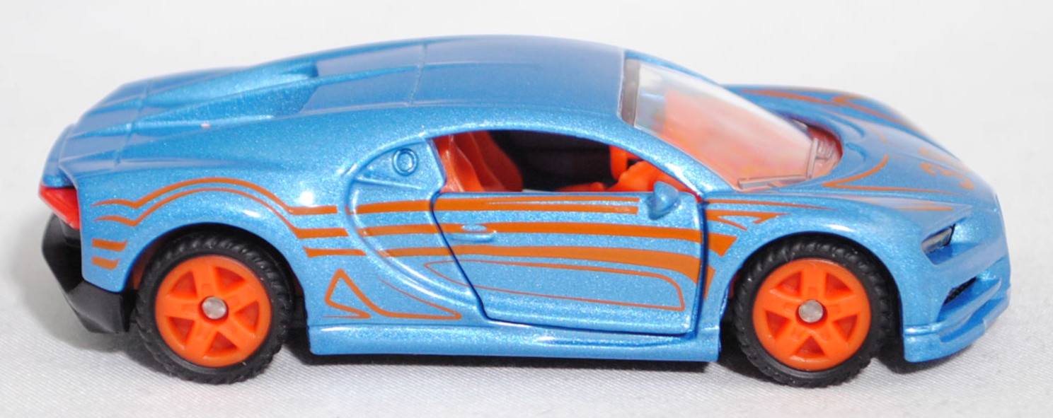 00002 Bugatti Chiron (1. Generation, BG744, Modell 2016-2024), lichtblaumetallic (vgl. electric-blue beim Original), innen hellrotorange, 38, SIKU SUPER, 1:57, P29f