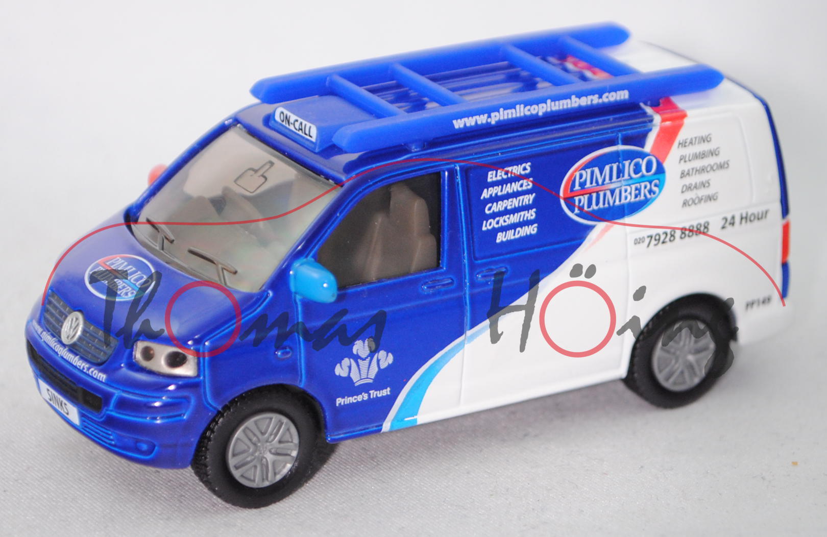 00604 VW T5 Transporter (Typ 7H, Mod. 2003-2009), blau/weiß, PIMLICO / PLUMBERS / PP149 / SINKS, mb