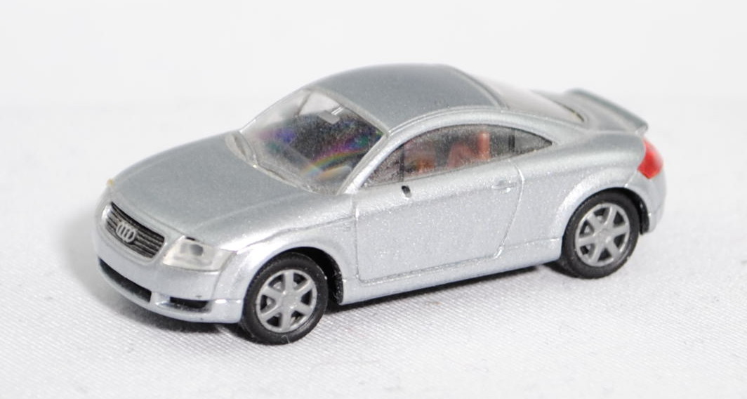 Audi TT Coupe (Typ 8N, Modell 1998-2006), silbermetallic, mit Heckspoiler, Außenspiegel links weg, R