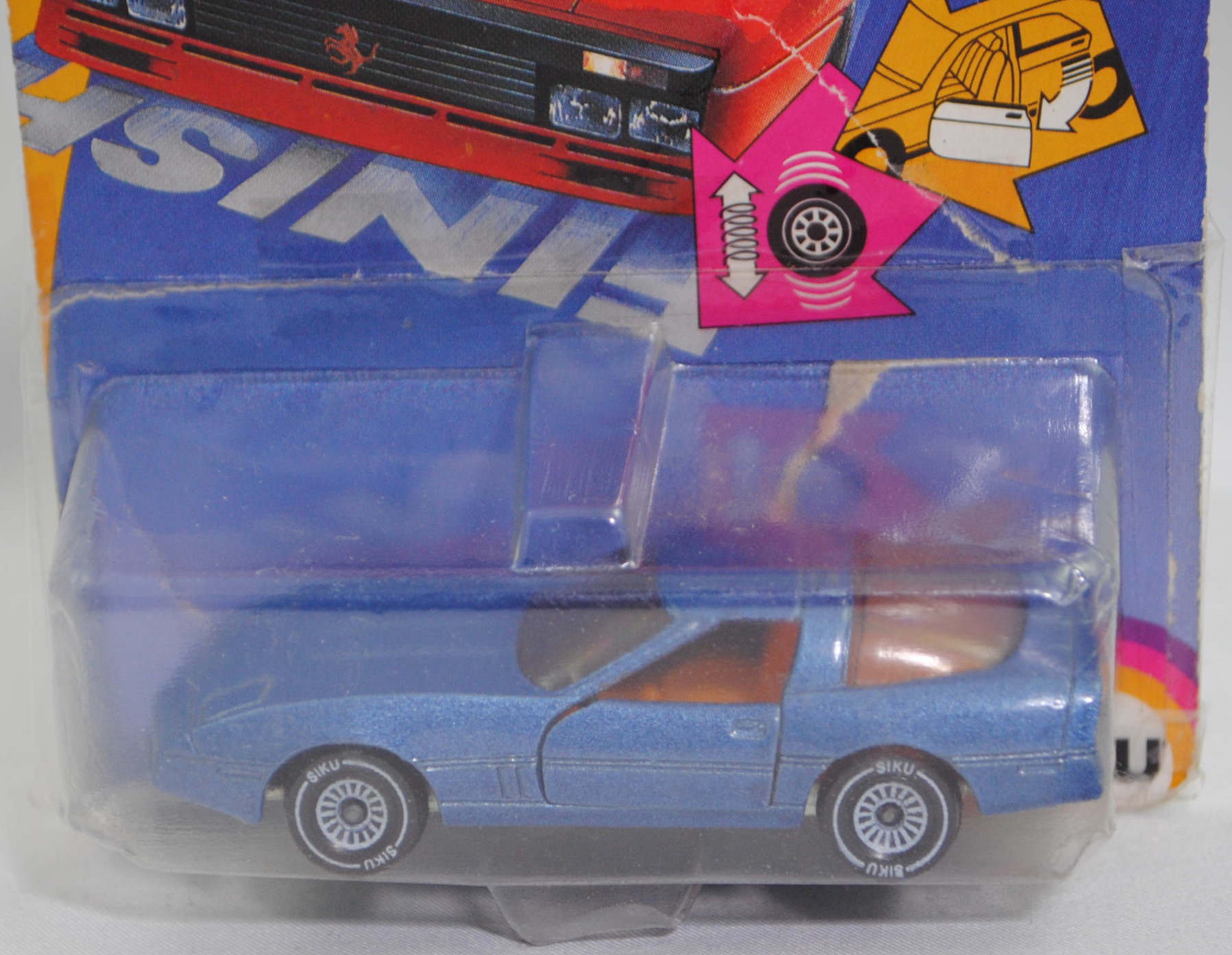 00001 Chevrolet Corvette (4. Generation Corvette, C4, Vorfacelift, Modell 1983-1984), hell-violettblaumetallic, innen chromgelb, ohne CE-Zeichen, SIKU SUPER, 1:56, P21 war offen