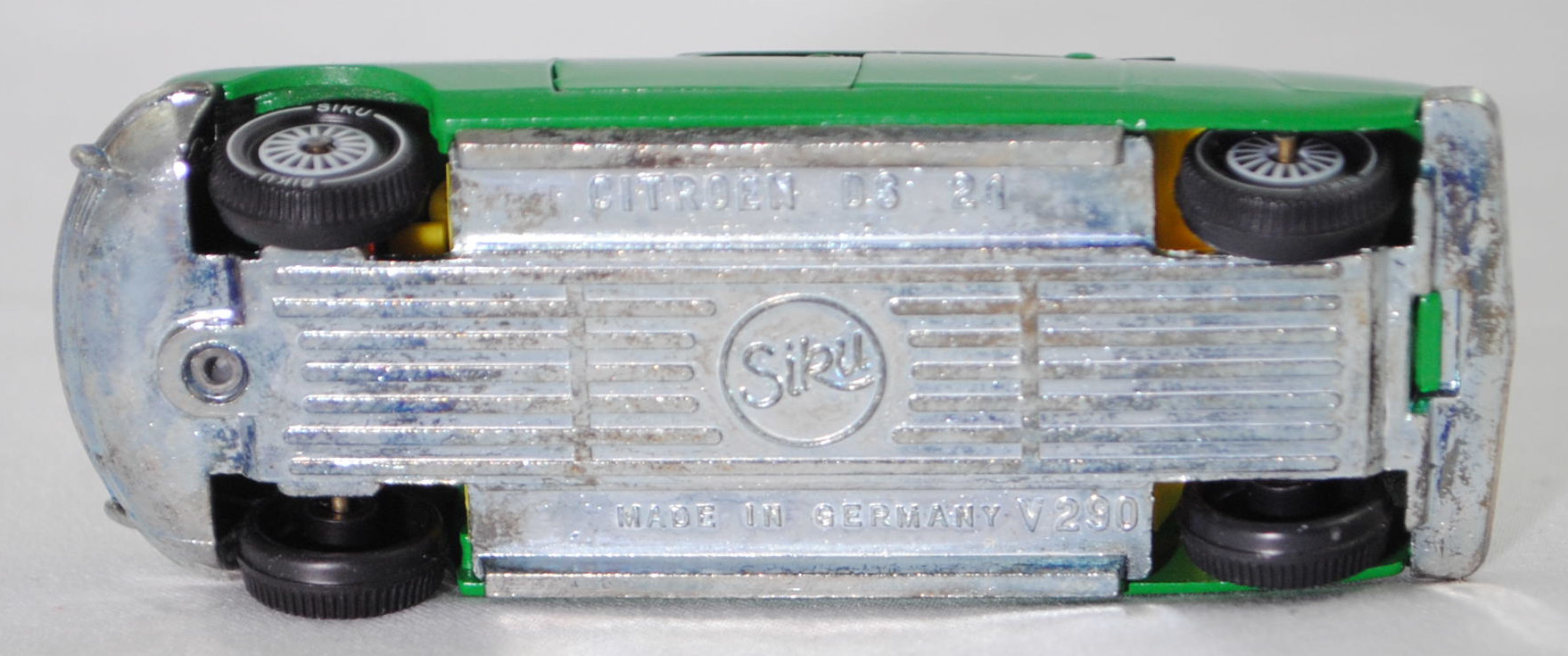 00003 Citroen DS 21 (2. Generation D-Modelle, Vorfacelift, Modell 1967-1968), verkehrsgrün, innen zinkgelb, Germ, R11, SIKU SUPER, 1:61, m (Verglasung mit Kratzspuren)