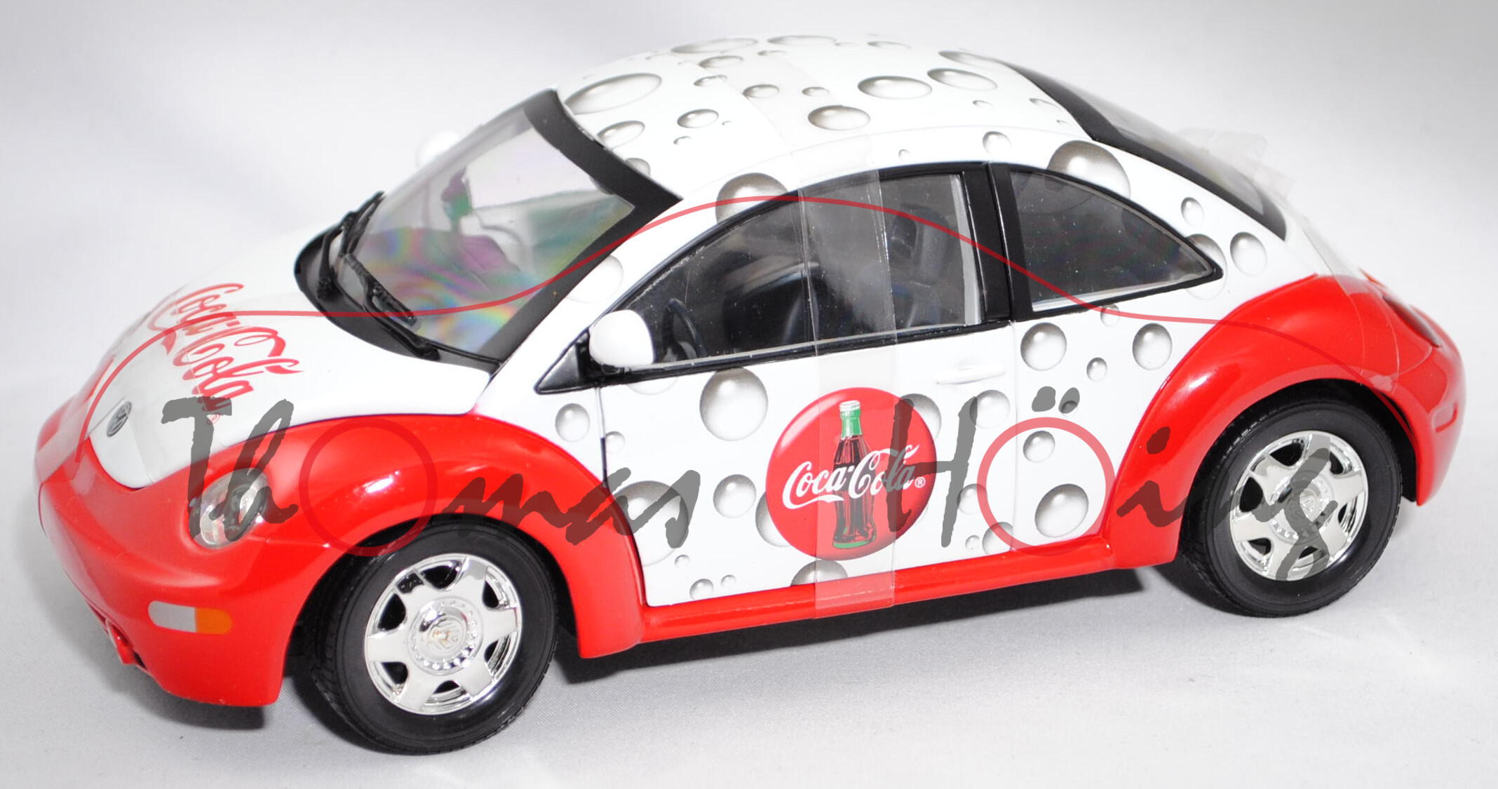 VW New Beetle 1.9 TDI / 2.0 (Typ 9C, Modell 1998-2004), weiß/rot, Coca-Cola®, Matchbox, 1:18, mb