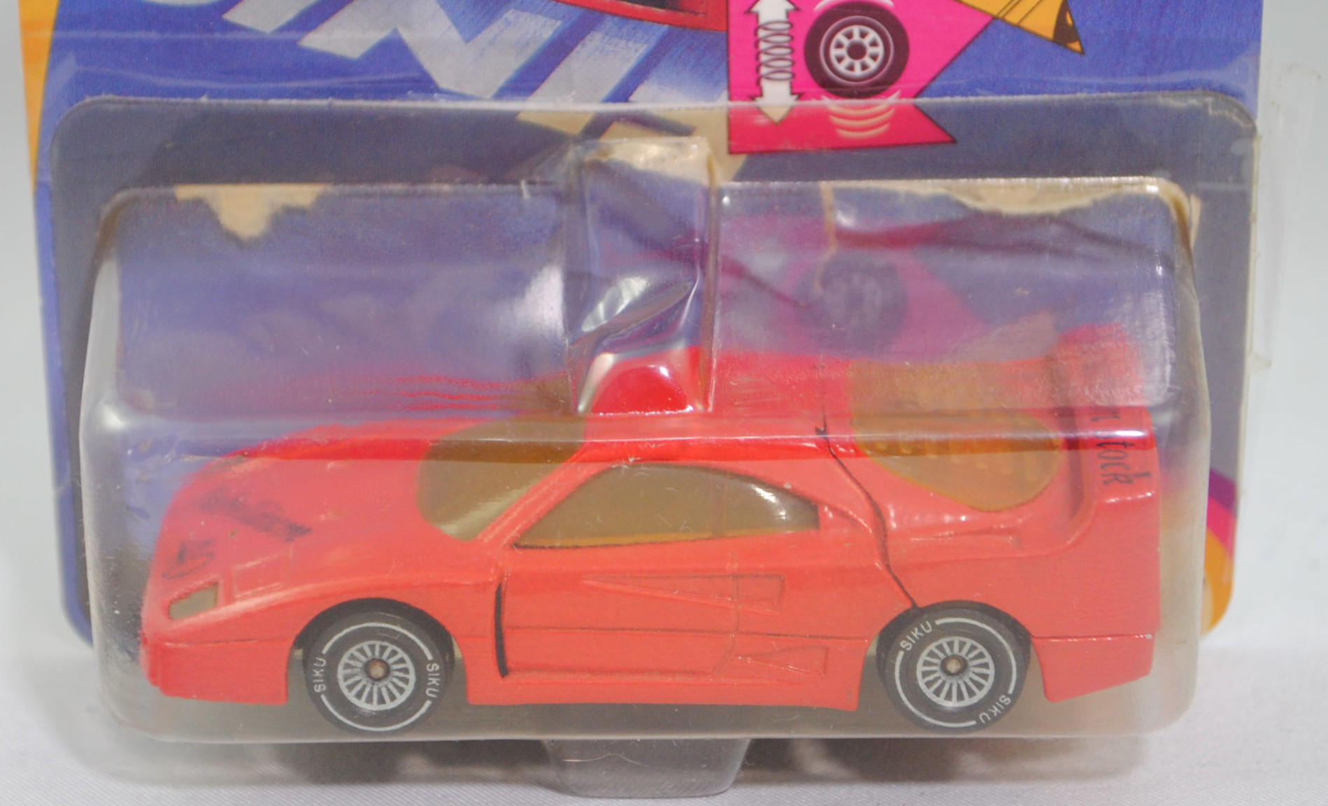 00001 Stock Ferrari F40 (Typ F120, Modell 1987-1992), verkehrsrot, Joachim Stock und Jubiläum / 40, Chassis chrom, W-Germ, ohne CE-Zeichen, B4, SIKU SUPER, 1:56, P21 vergilbt