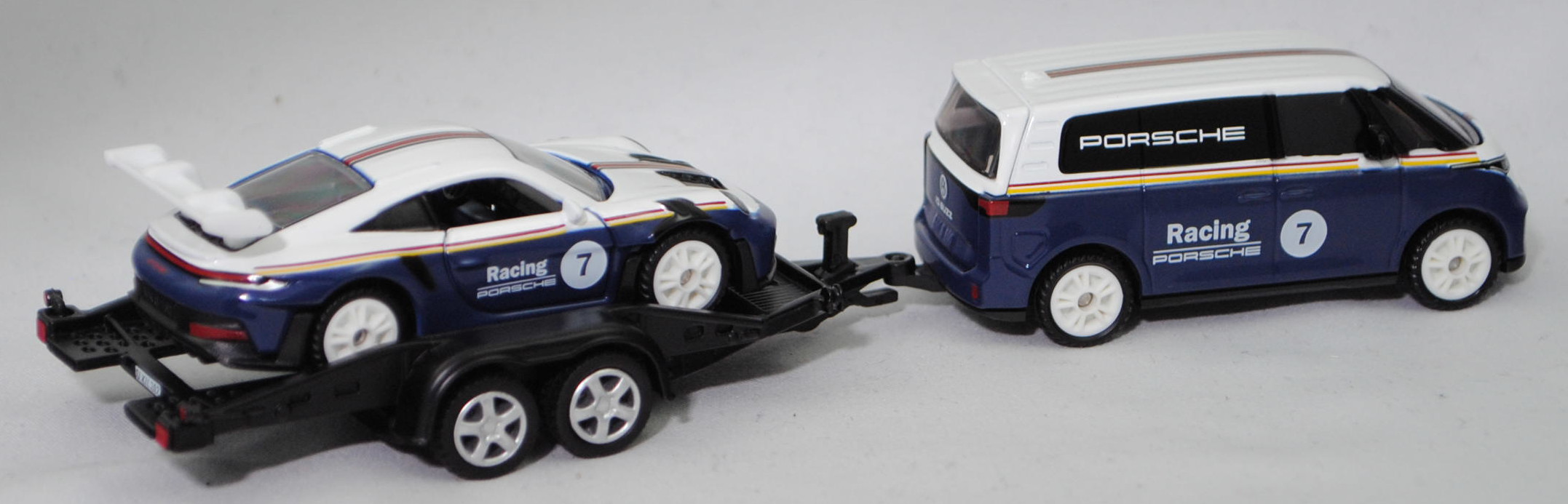00000 VW ID. Buzz Cargo (Modell 2022-) mit BÖCKMANN Autotransporter und Porsche 911 GT3 RS (Modell 2022-2024), weiß/blau, Startnummer 7 / Racing / PORSCHE, SIKU SUPER 1:50, L17mpK