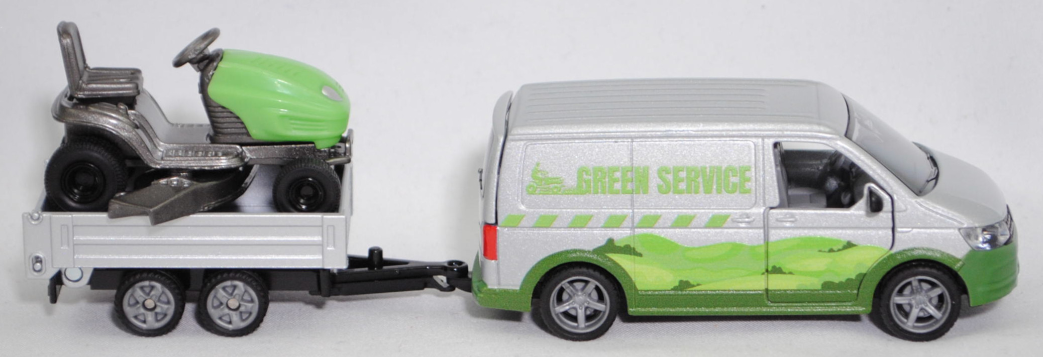 00000 VW T6 Transporter Kastenwagen 2.0 TSI (Modell 2015-2019) mit Tandem-Rückwärtskipper und Rasentraktor MTD YaRD-MaN, silber und grün/schwarz, SIKU SUPER 1:50, L17mpK