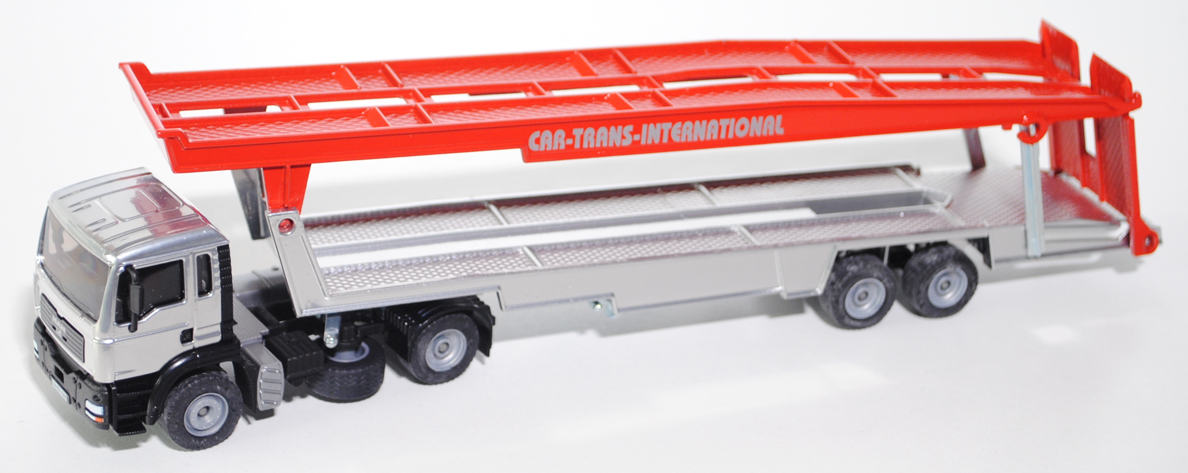 00034 MAN TGA 18.460 M Autotransporter, Modell 2000-2007, weißaluminiummetallic/schwarz/verkehrsrot,