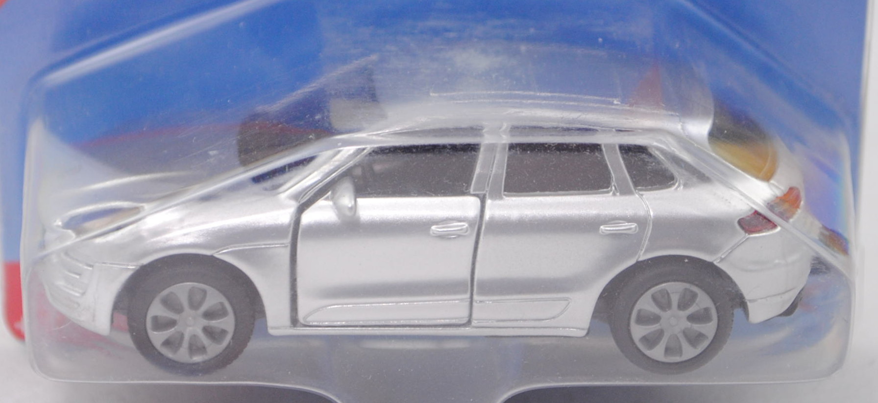 00007 Porsche Macan Turbo (Typ 95B, Mod. 2014-), weißaluminiummetallic, B29 grau, P29e (Blister m-)