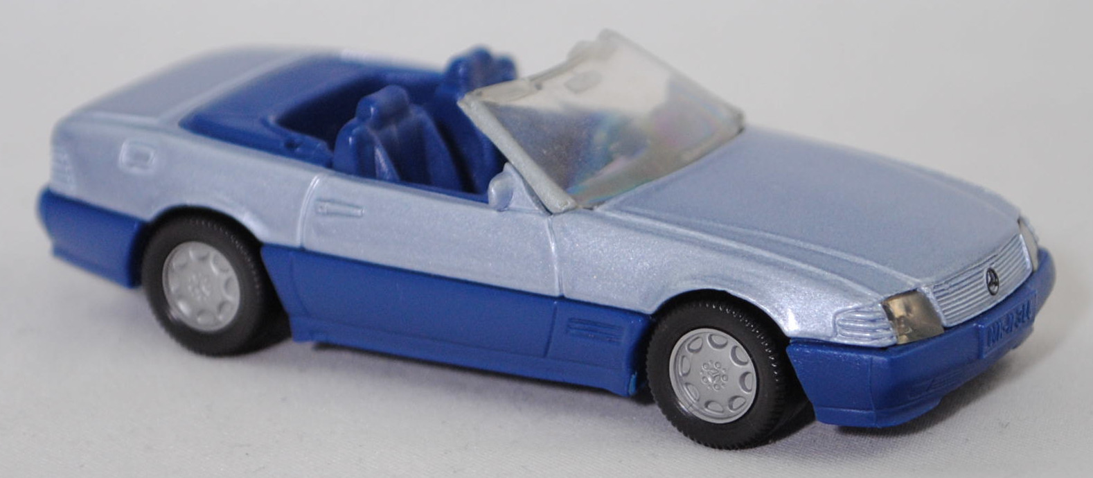 00005 Mercedes-Benz 500 SL ohne Verdeck (Hardtop) (R 129, Modell 1989-1992), silberblaumetallic/saphirblau, Scheibe seitlich lackiert, Heckklappe mit Stern, Hong, B7, SIKU, 1:55, m (Verdeck weg)