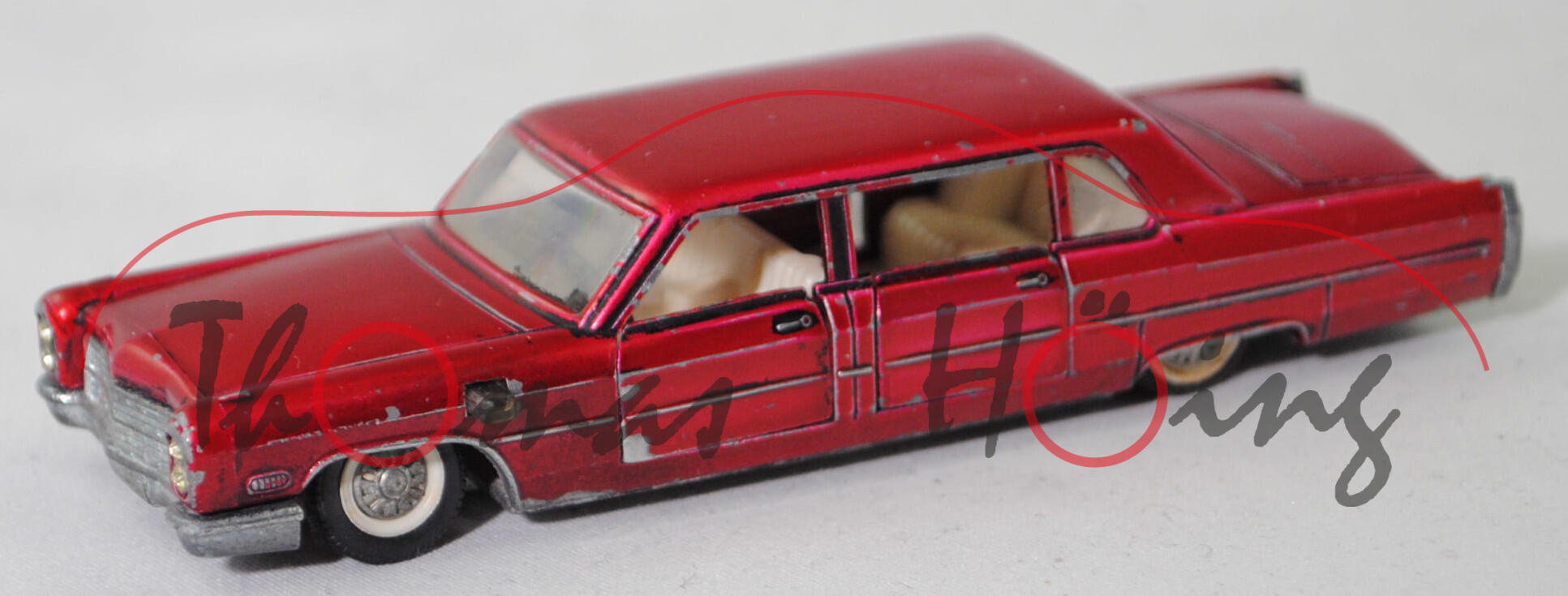 00001 Cadillac Fleetwood Seventy-Five Sedan (9. Generation, Serie 75, Modell 1965-1966), rubinrotmetallic, innen perlweiß, Lenkrad schwarz, R6, SIKU, 1:60, vsc