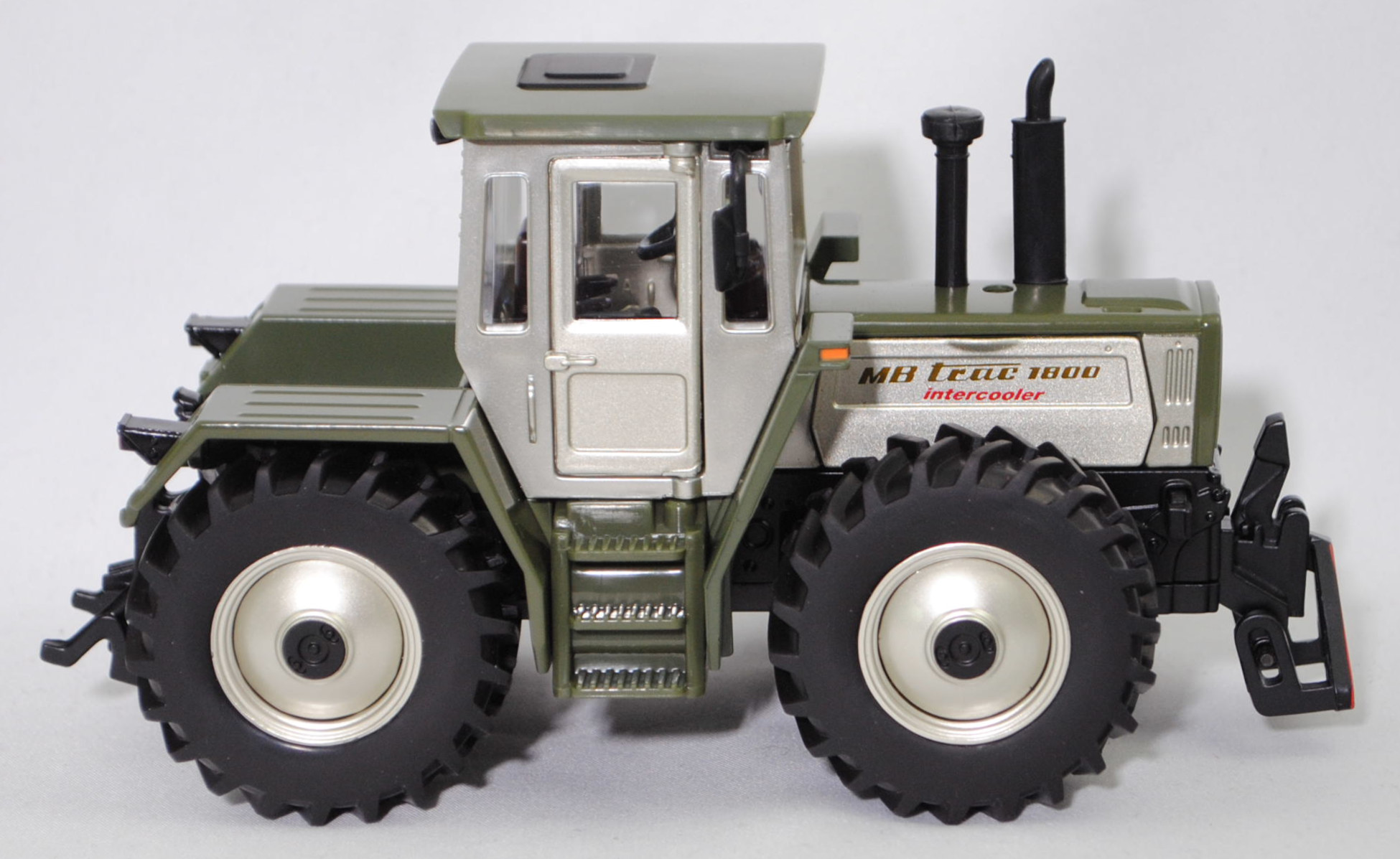 00000 Mercedes-Benz MB trac 1800 intercooler (schwere Baureihe, Baureihe 443, 2. Serie, MoPf, Modell 1990-1991), silberdistel/olivgrün, SIKU FARMER CLASSIC 1:32, L17mK (Limited Edition)
