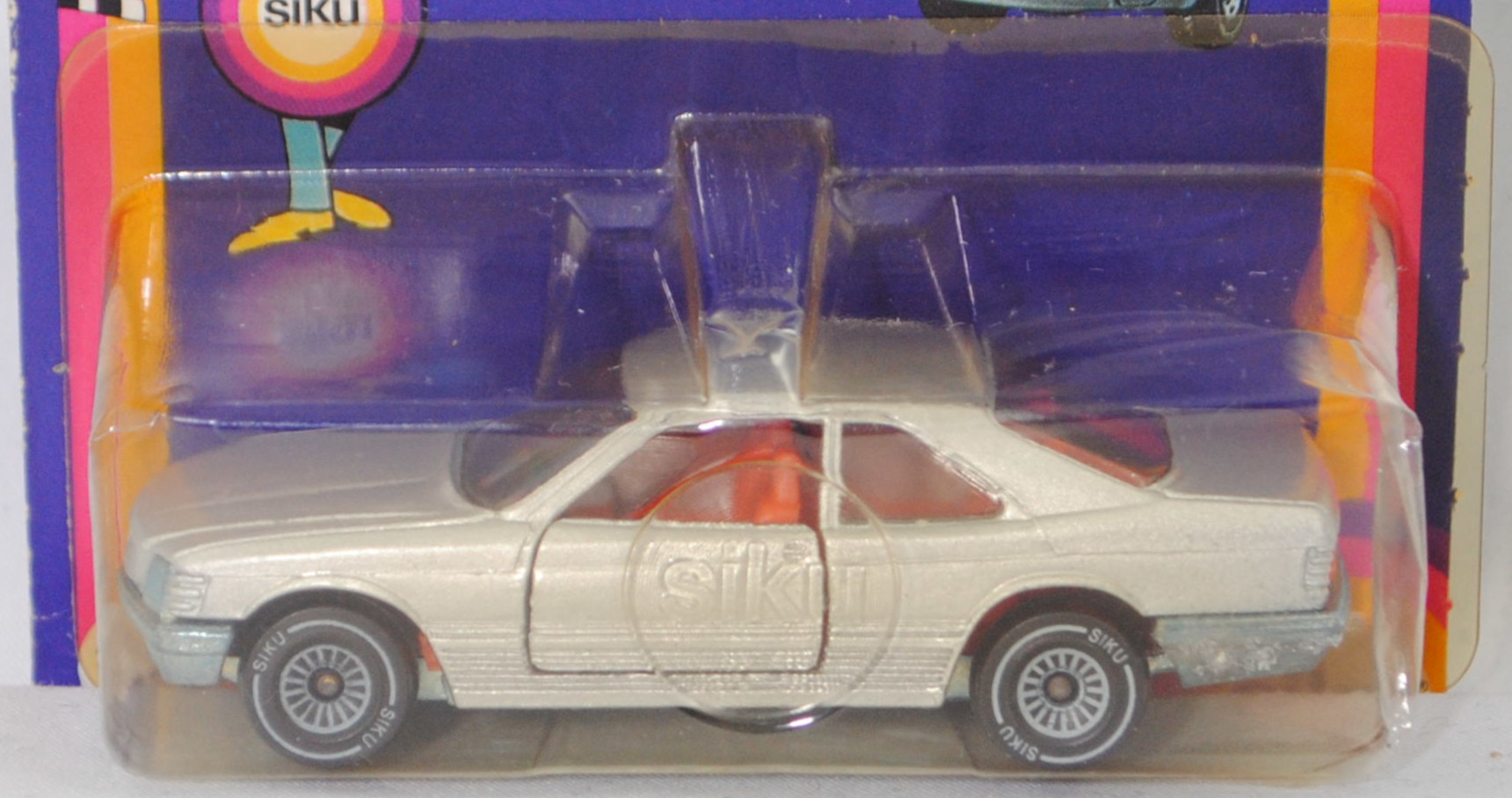 00002 Mercedes-Benz 500 SEC (2. Generation S-Klasse, interne Baureihenbezeichnung C 126, Vor-MoPf, Modell 1981-1985), silbergraumetallic, SIKU SUPER, 1:60, P18 (m-)