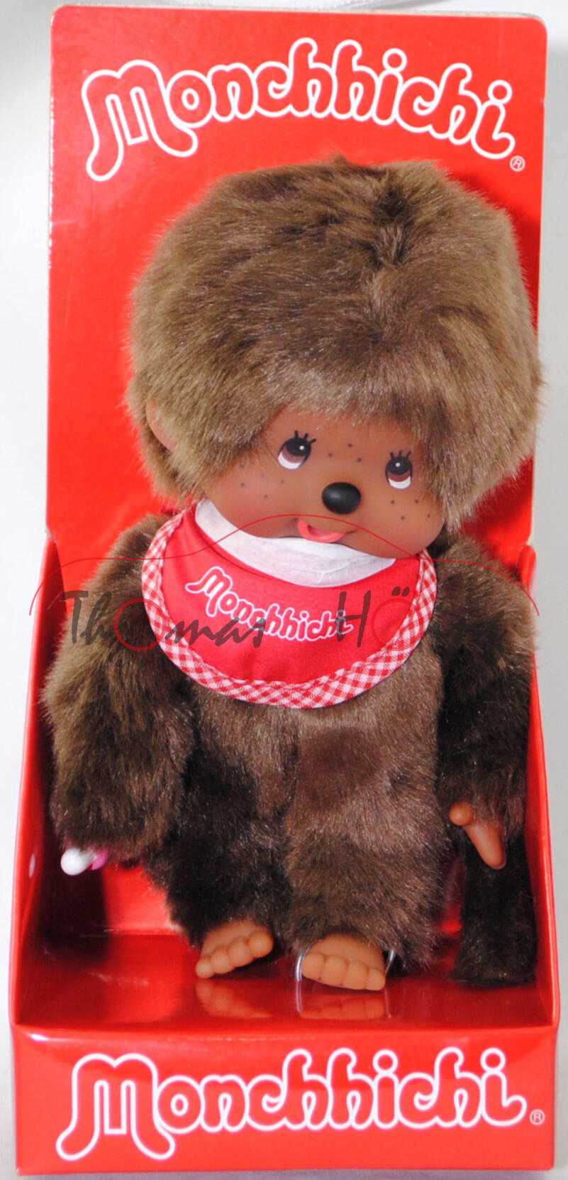 Monchhichi Standard A Boy (Junge dunkelhäutig mit Latz in rot/braun), 20 cm groß, Sekiguchi (EAN 4905610255122)