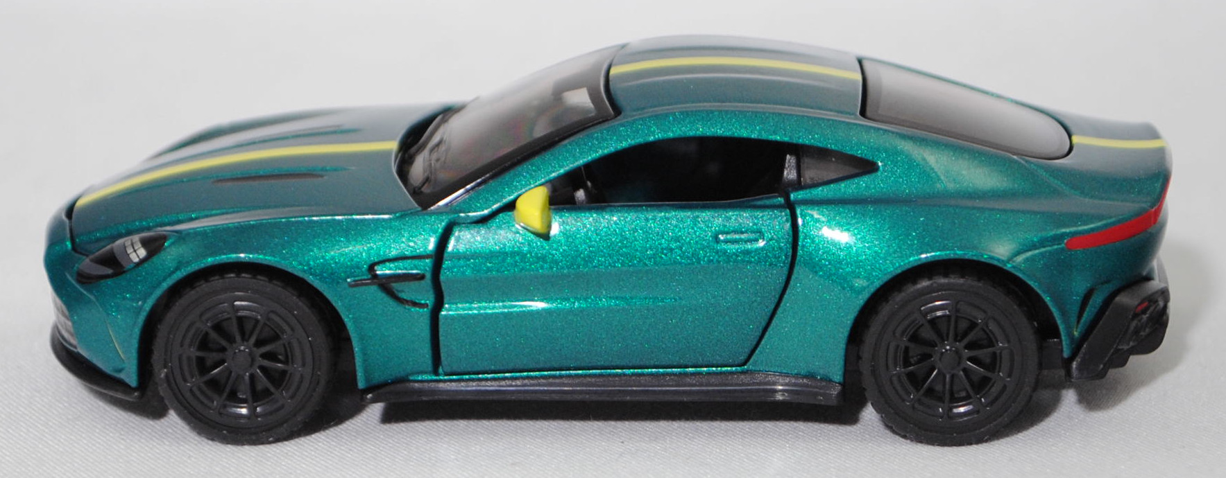 00000 Aston Martin Vantage AMV24 Edition (4. Generation, AM6, Facelift 2024, limitierte Auflage 24 Fahrzeuge, Modell 2025), podium green metallic, SIKU SUPER 1:50, L17mpK