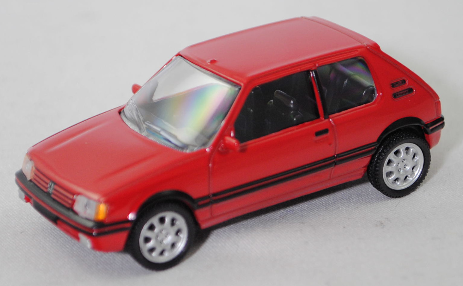 Peugeot 205 1.9 GTI (Baureihe 741C, Modell 1984-1990), dunkel-verkehrsrot, Norev CLASSIC, 1:54, mb