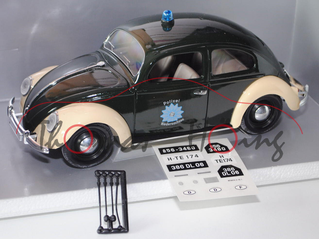 VW Käfer Standardlimousine (Typ 11) (Brezelkäfer), Modell 1949, tannengrün/elfenbein, Polizei / Nied