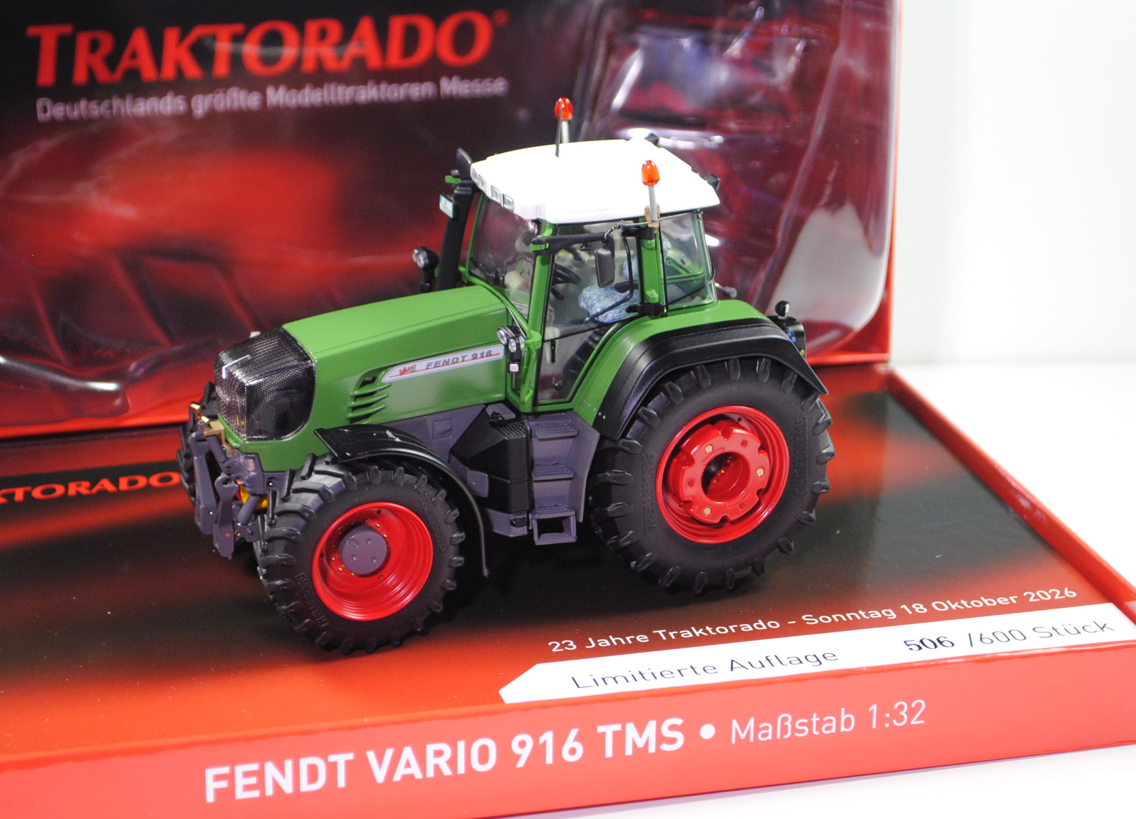 Fendt Vario 916 TMS (Ausführung 2002-2006), hell-grasgrün, D-Nummernschild NF TR2026, weise-toys by HOLLAND OTO, 1:32, Klappbox (Limited Edition 600 pcs. zur 21. TRAKTORADO® 2026)
