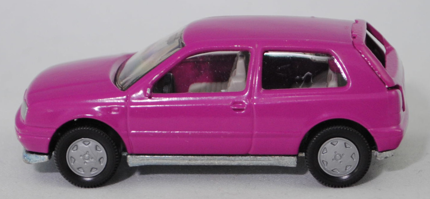 00000 VW Golf III 1.8 GL (Typ 1H, Vorfacelift, Modell 1991-1994), verkehrspurpur, innen grau, Lenkrad schwarz, Chassis chrom, Germ, Bpr. ohne Artikelnummer, SIKU SUPER, 1:56, m-