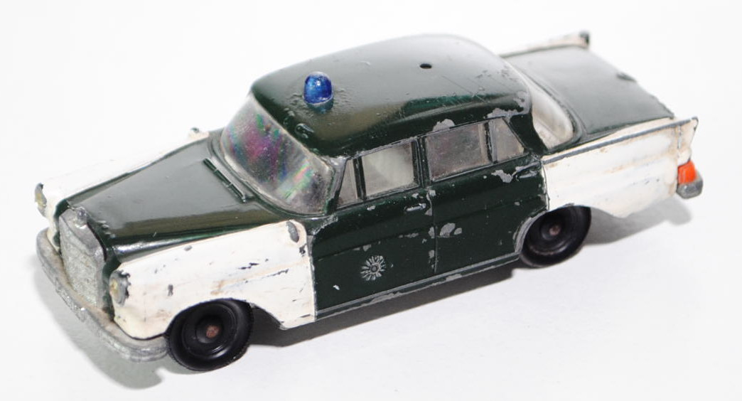 Mercedes-Benz 190 Dc (Baumuster W 110) Peterwagen, Modell 1961-1965, tannengrün/weiß, innen hellgrau