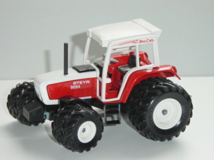 Steyr 9094 Traktor (Modell 1993-1995) mit Zwillingsbereifung, reinweiß/verkehrsrot, ProCab in rot au