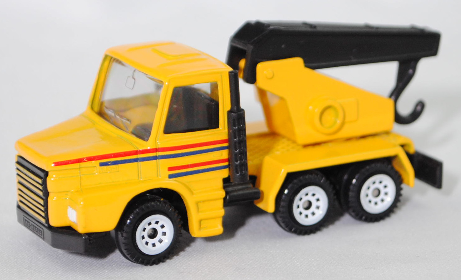 00001 Scania T143H-400 6x4 (Modell 1988-1991) Abschleppwagen, gelb, Kranfuß gelb, Ausleger schwarz, Bpr. 0808/1013/1014, C1 weiß, SIKU SUPER, 1:93, m