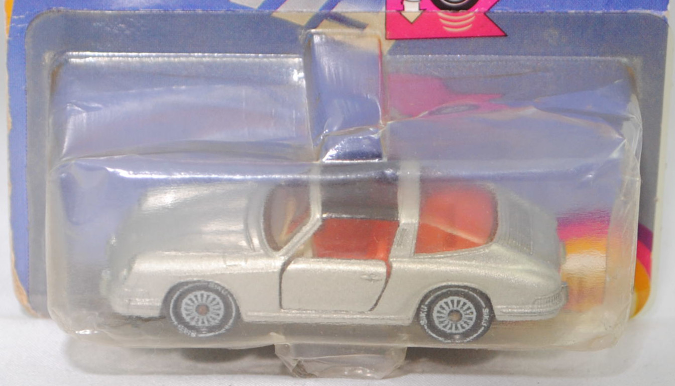 00009 Porsche 911 E Targa (F-Modell bzw. Urmodell, B-Serie, Modell 1968-1969), silber, Lenkrad weiß, Dach schwarz, Bpr. V234 und 1010, W-Germ, Verglasung rauch, R11 glatt, SIKU, 1:60, P21 beschädigt