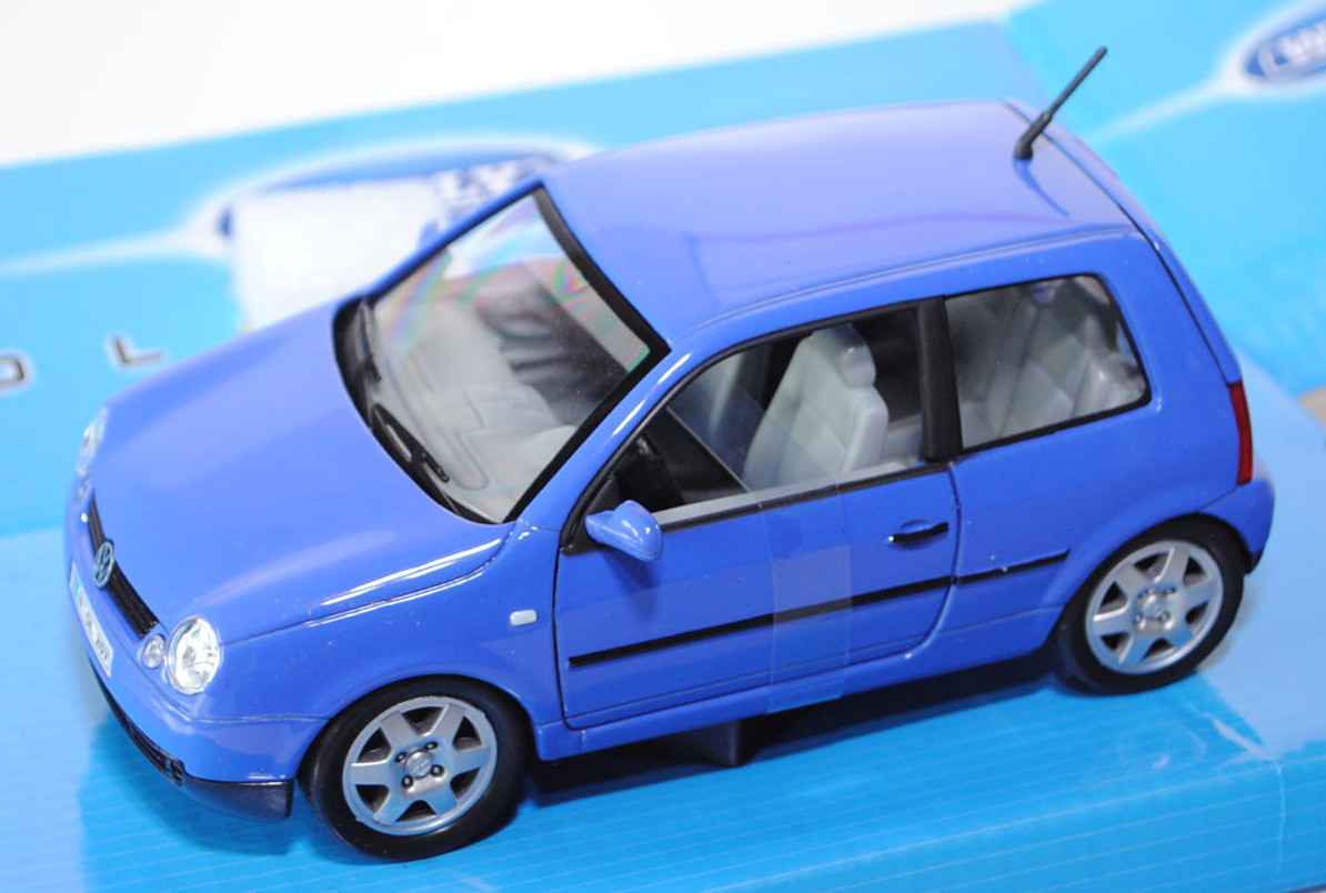 VW Lupo 1.7 SDI, Modell 1998-2005, blauviolett, Türen und Heckklappe zu öffnen, WELLY, 1:24, mb