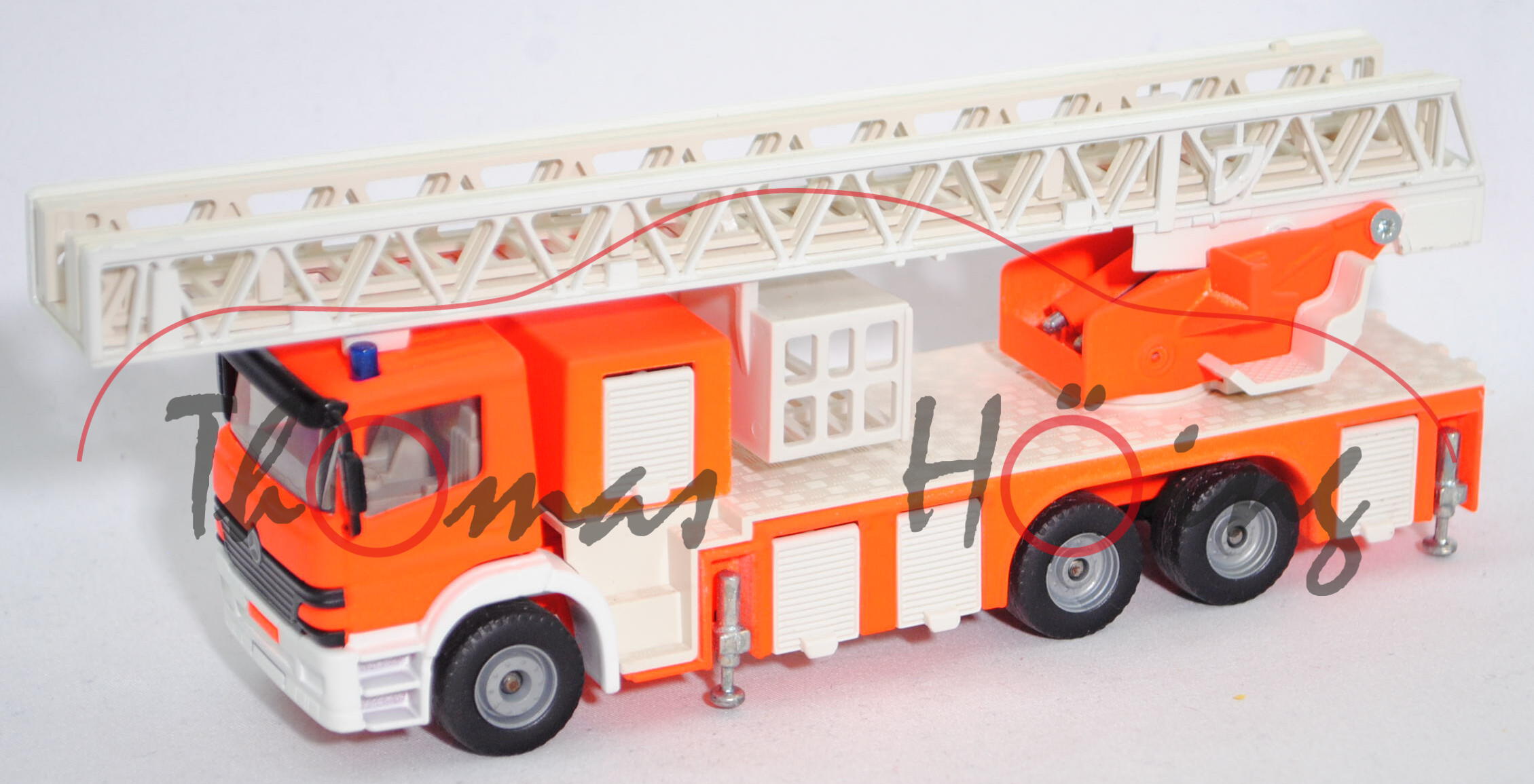 DLA(K) 23/12 auf Fahrgestell Mercedes-Benz Atego (Mod. 1998-2004), leuchthellrot, SIKU 1:55, Umbau