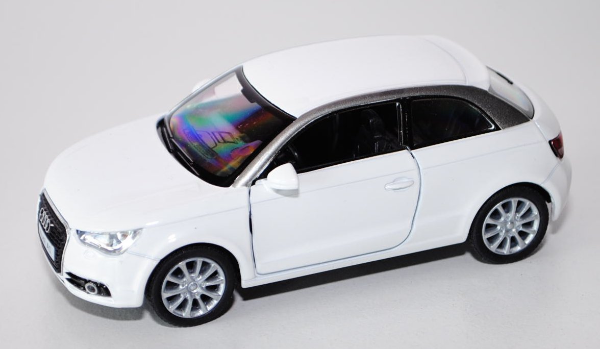 Audi A1, Modell 2010-, reinweiß, Kinsmart, 1:32