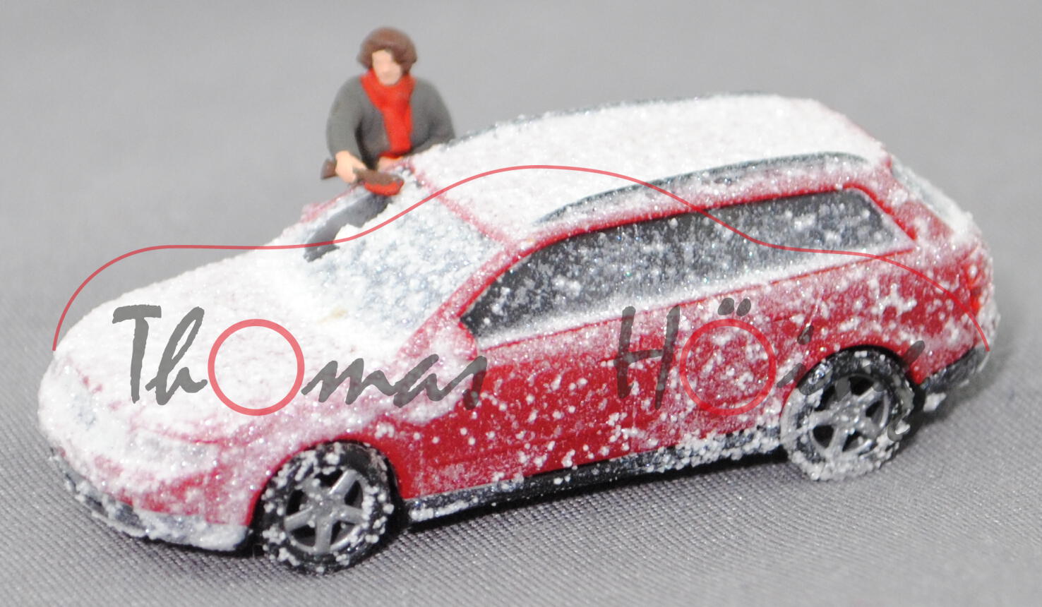 Set Schneefrei H0: Audi A4 Avant 3.0 quattro (Mod. 01-04), rot, Frau mit Handfeger, Busch, 1:87, mb