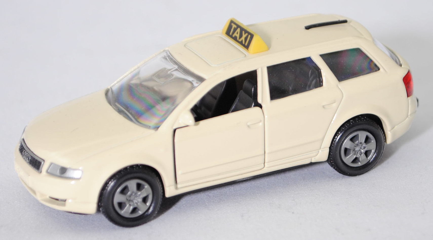00403 Audi A4 Avant 2.5 TDI quattro (B6, Typ 8E, Modell 2001-2004) Taxi, hellelfenbein, o.K., SIKU, 1:55, m (Sondermodell Siku-Museum, Limited Edition) (Antenne liegt flach auf dem Dach)