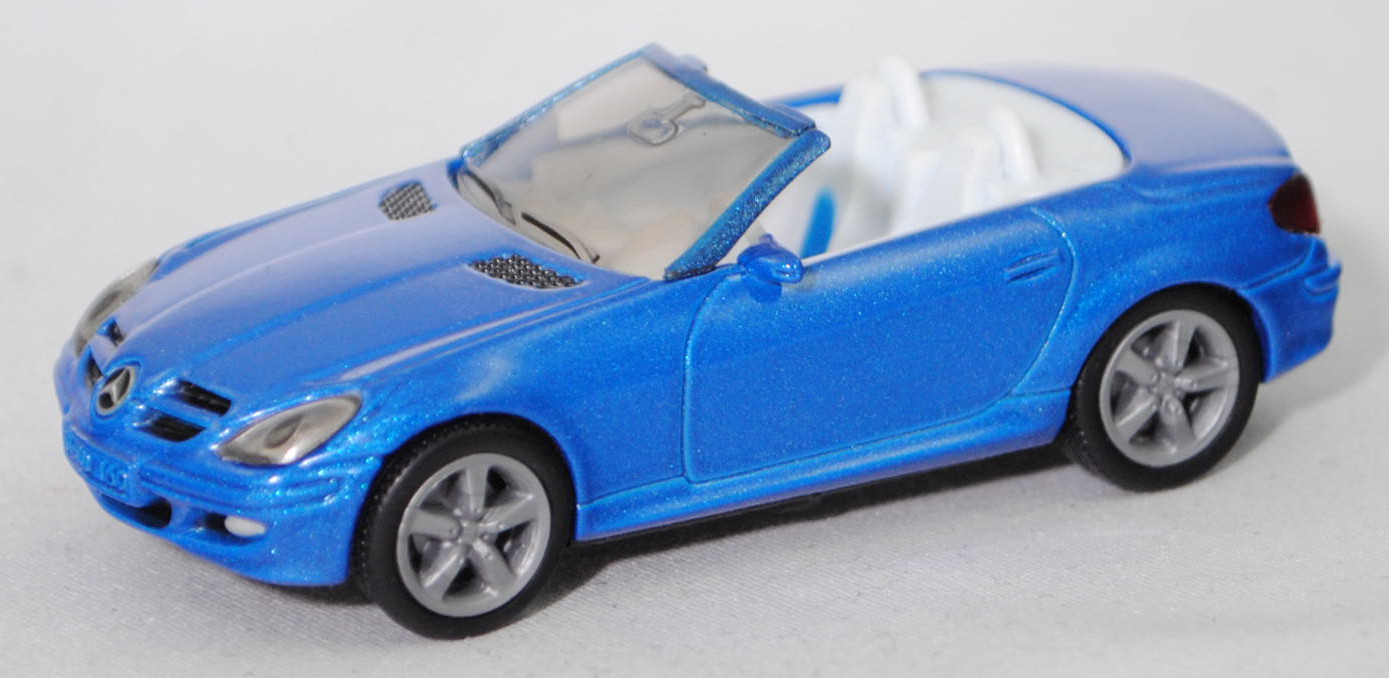 00014 Mercedes-Benz SLK 350 (interne Baureihenbezeichnung R 171, Vor-MoPf,, Modell 2004-2008), hell-verkehrsblaumet., innen weiß/blaumet., Bpr. 1002, SIKU, 1:55, P29e
