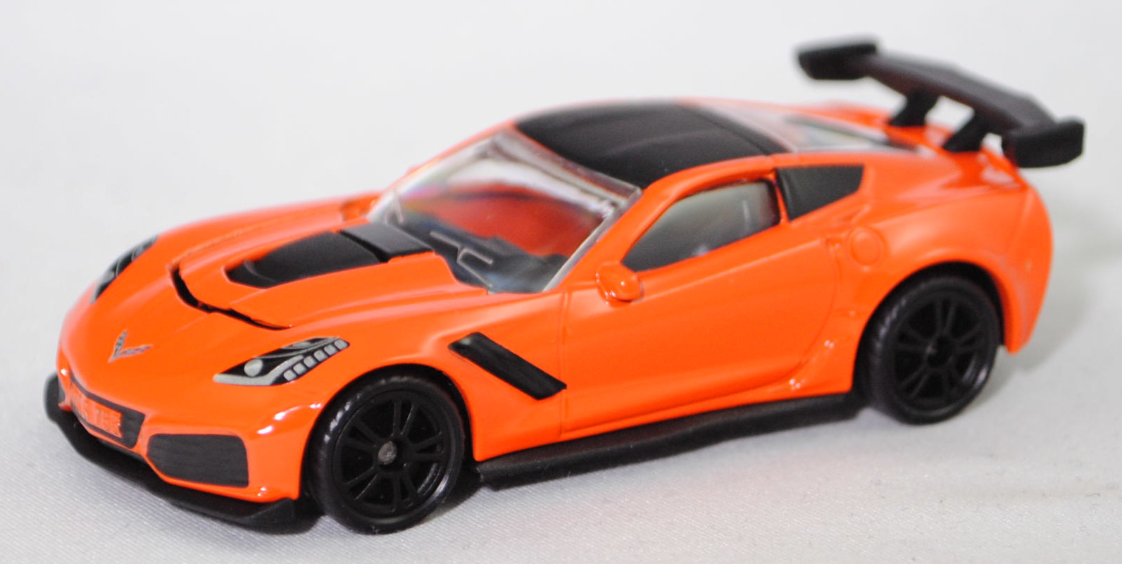 00001 Chevrolet Corvette ZR1 Coupé (7. Generation, Typ C7 mit ZTK Track Performance Package, Modell 2018-2019), sebring orange, Dach schwarz, SIKU SUPER, 1:56, P29f