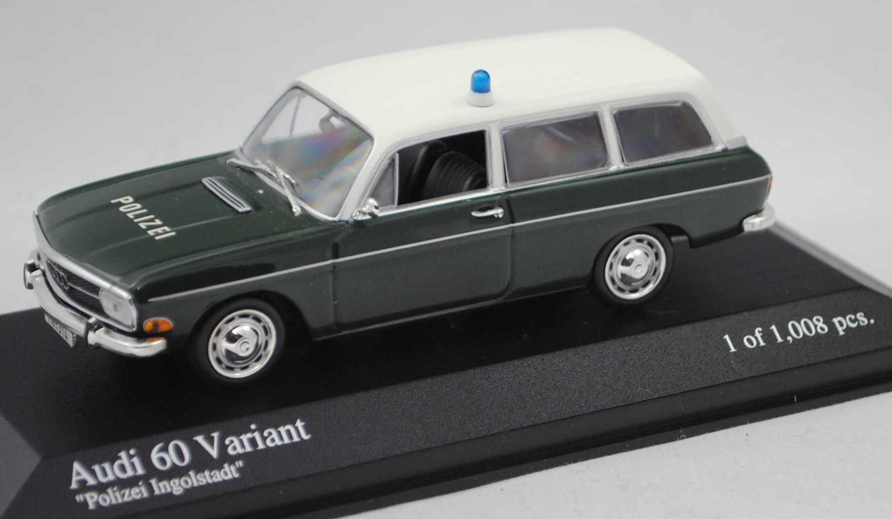 Audi 60 Variant (Typ F103, Modell 1968-1972) Polizei Ingolstadt, weiß/grün, Minichamps, 1:43, PC-Box