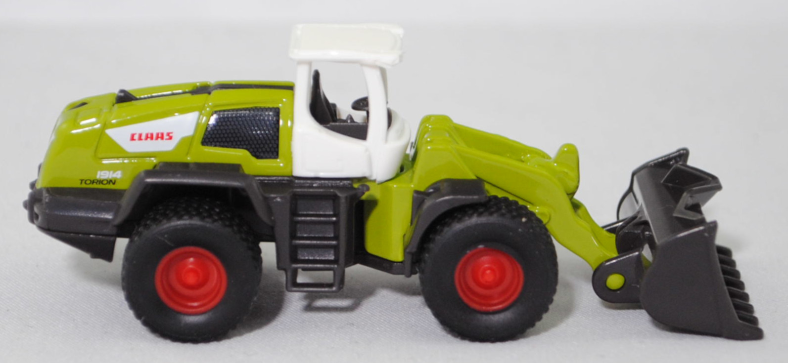 00001 CLAAS Radlader TORION 1914 mit Erdbauschaufel mit Aufreißzähnen (Modell 2017-), reinweiß/claasgrün, seitliche Motorbelüftung Teil der Karosserie, SIKU SUPER, 1:102, P29f
