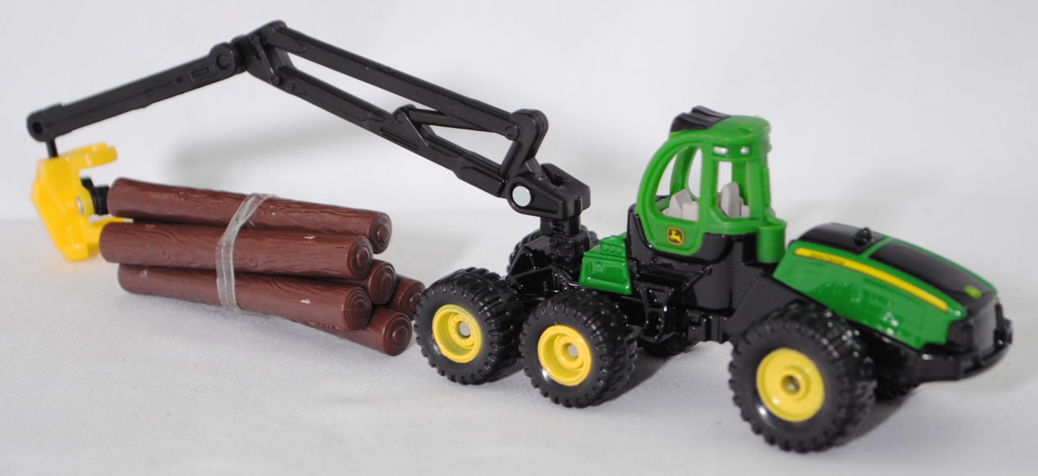 00000 John Deere 6-Rad-Harvester 1470E (Modell 2009-2013), hell-smaradgrün/schwarz, Zubehör: 6 Baumstämme in mahagonibraun, SIKU SUPER, 1:87, P29f