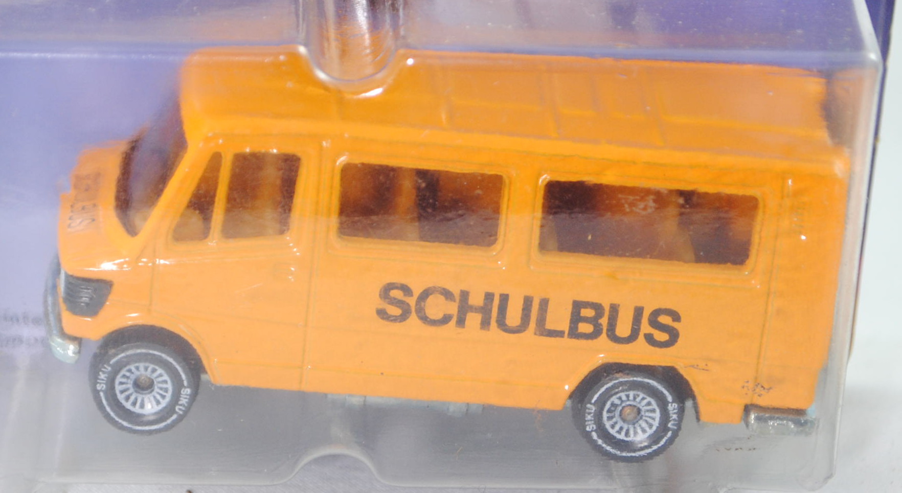 00001 Mercedes-Benz 208 2.3 (T 1, TN, BR 601, Benziner, Mod. 77-82) Schulbus, melonengelb, innen gel