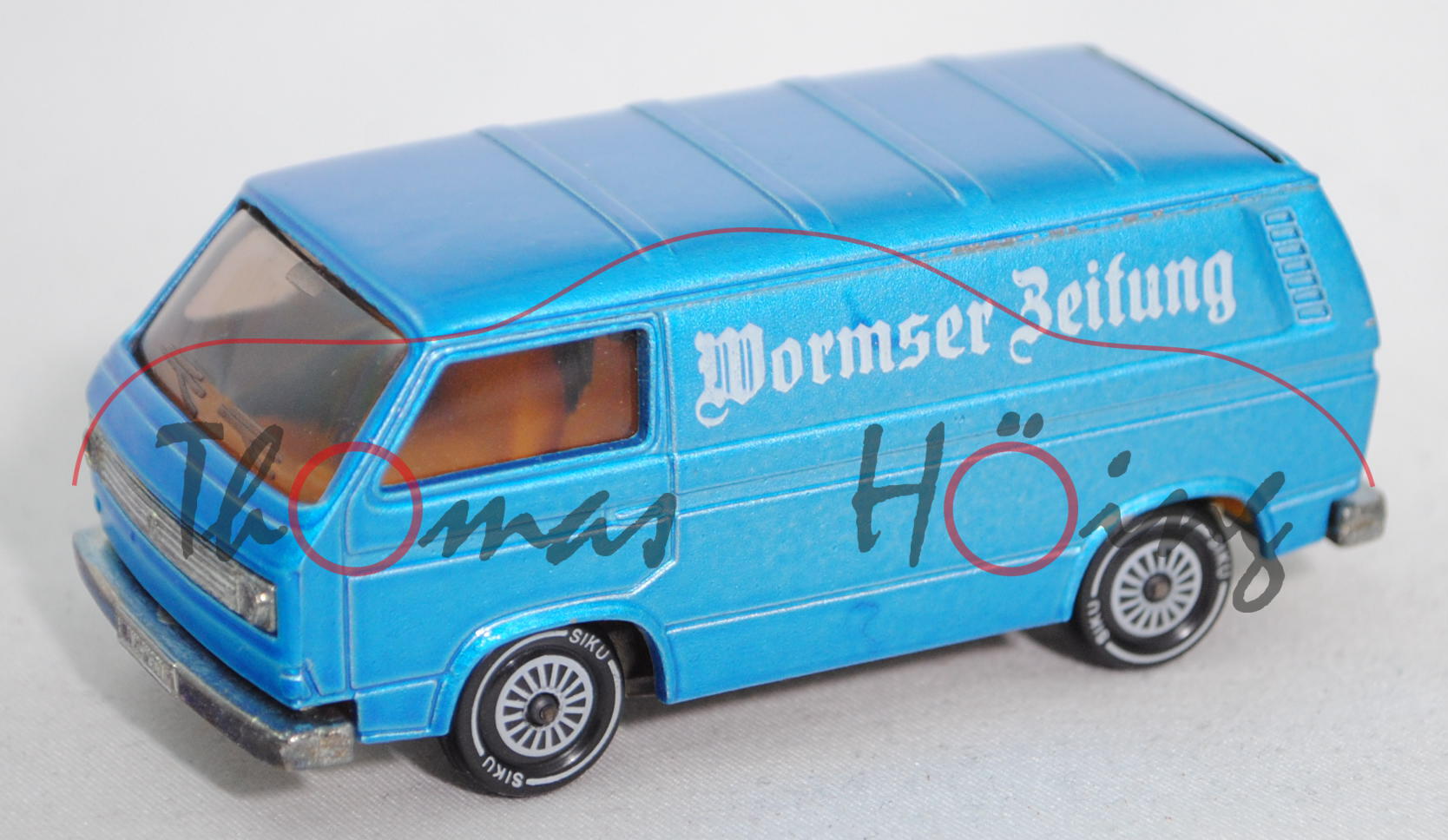 VW Transporter 2,0 Liter (Typ 2-Modell '80 T3, Modell 79-82), verkehrsblaumetallic, Wormser Zeitung